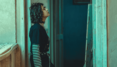 Női gótikus pulóverek – kényelem sötét stílusban