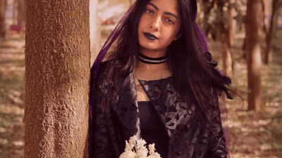 Fűzős ruhák punk stílusban – a gótikus elegancia és a lázadó szellem találkozása