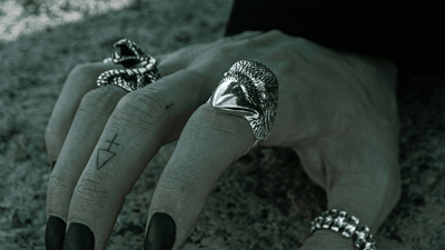 Goth a színpadon – gótikus férfidivat a színházban és a drámában